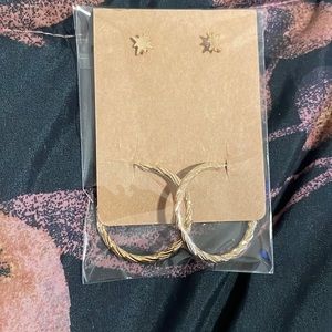 ❌DONATED❌ Gold Earring Set